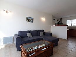 Spacious Holiday Home in Aigues Vives