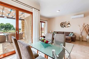 Aphrodite Hills Junior J032