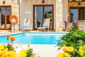 Aphrodite Hills Junior J032