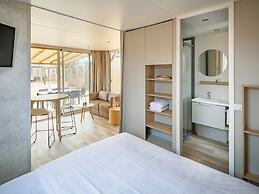 Beautiful Chalet With Three Bathrooms, in a Holiday Park, 1.5 km. From