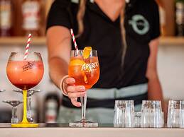 Beautiful Chalet With Three Bathrooms, in a Holiday Park, 1.5 km. From