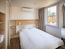 Beautiful Chalet With Three Bathrooms, in a Holiday Park, 1.5 km. From