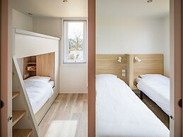 Beautiful Chalet With Three Bathrooms, in a Holiday Park, 1.5 km. From