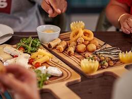 Beautiful Chalet With Three Bathrooms, in a Holiday Park, 1.5 km. From