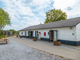 Comfy Chalet With Cooking Island in Limburg