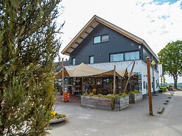 Comfy Chalet With Cooking Island in Limburg