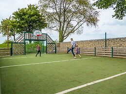 Comfy Chalet With Cooking Island in Limburg