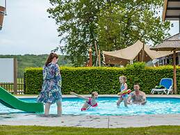 Comfy Chalet With Cooking Island in Limburg