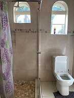 Luxurious 4 bed With Pool in Helensvale - 2255