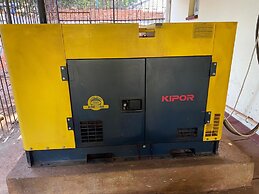 Luxurious 4 bed With Pool in Helensvale - 2255