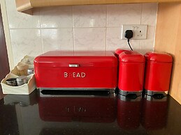 Luxurious 4 bed With Pool in Helensvale - 2255