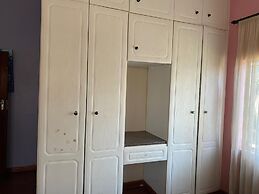 Luxurious 4 bed With Pool in Helensvale - 2255