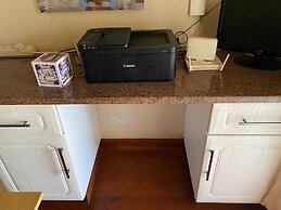 Luxurious 4 bed With Pool in Helensvale - 2255