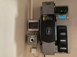 Luxurious 4 bed With Pool in Helensvale - 2255