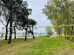 Glamping Tent With a View of Lake Trasimeno
