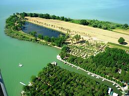 Glamping Tent With a View of Lake Trasimeno