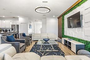 UpstaySpaciousHomePoolHotTubSleeps27