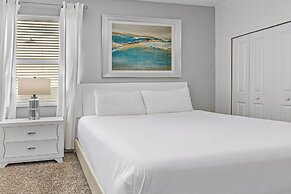 UpstaySpaciousHomePoolHotTubSleeps27