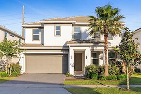 UpstaySpaciousHomePoolHotTubSleeps27