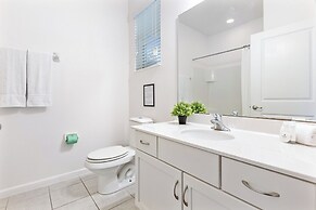 UpstaySpaciousHomePoolHotTubSleeps27