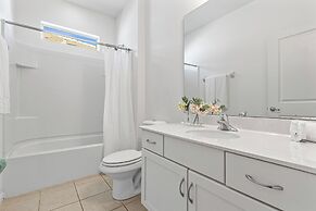 UpstaySpaciousHomePoolHotTubSleeps27