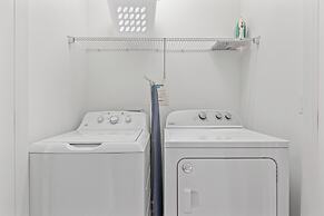 UpstaySpaciousHomePoolHotTubSleeps27