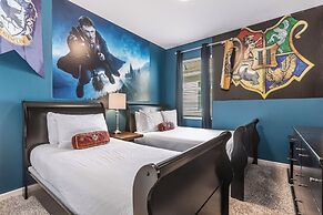 UpstaySpaciousHomePoolHotTubSleeps27