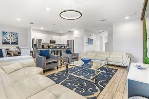 UpstaySpaciousHomePoolHotTubSleeps27