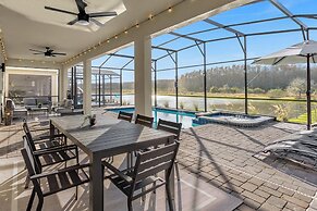 Upstay24-PPLHomeThemeRoomsPoolSpaCinema