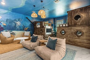 Upstay24-PPLHomeThemeRoomsPoolSpaCinema