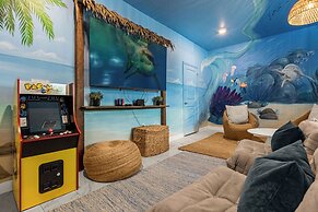 Upstay24-PPLHomeThemeRoomsPoolSpaCinema