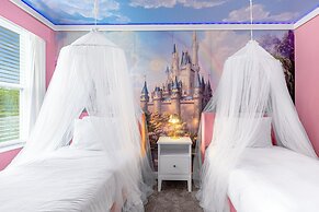 Upstay24-PPLHomeThemeRoomsPoolSpaCinema