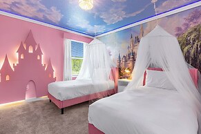 Upstay24-PPLHomeThemeRoomsPoolSpaCinema