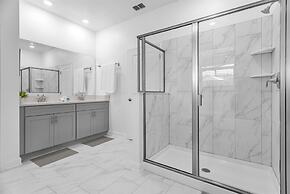 Upstay24-PPLHomeThemeRoomsPoolSpaCinema