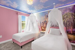 Upstay24-PPLHomeThemeRoomsPoolSpaCinema