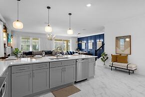 Upstay24-PPLHomeThemeRoomsPoolSpaCinema