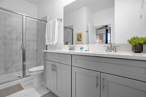 Upstay24-PPLHomeThemeRoomsPoolSpaCinema