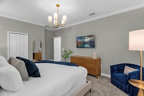 Upstay24-PPLHomeThemeRoomsPoolSpaCinema