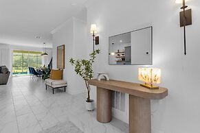 Upstay24-PPLHomeThemeRoomsPoolSpaCinema