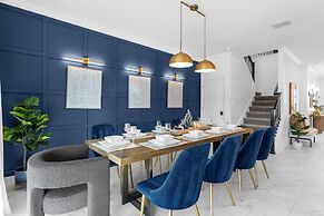 Upstay24-PPLHomeThemeRoomsPoolSpaCinema