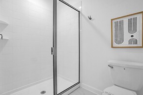 Upstay24-PPLHomeThemeRoomsPoolSpaCinema