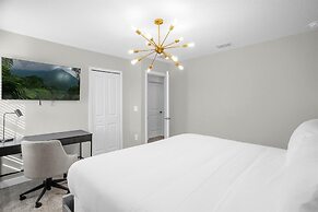 Upstay24-PPLHomeThemeRoomsPoolSpaCinema