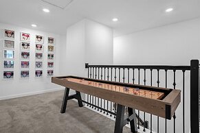 Upstay24-PPLHomeThemeRoomsPoolSpaCinema