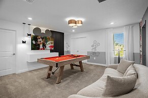 Upstay24-PPLHomeThemeRoomsPoolSpaCinema