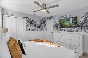 Upstay24-PPLHomeThemeRoomsPoolSpaCinema