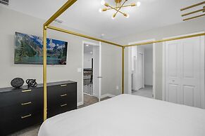 Upstay24-PPLHomeThemeRoomsPoolSpaCinema