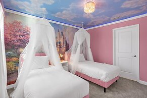 Upstay24-PPLHomeThemeRoomsPoolSpaCinema