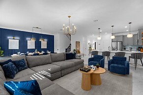 Upstay24-PPLHomeThemeRoomsPoolSpaCinema