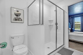 Upstay24-PPLHomeThemeRoomsPoolSpaCinema