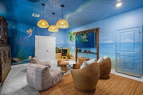 Upstay24-PPLHomeThemeRoomsPoolSpaCinema